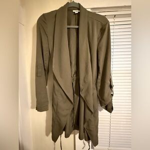 BNWT BAR III WOMEN’S TRENCH JACKET

OLIVE GREEN SIZE MEDIUM

FLATTERING AF